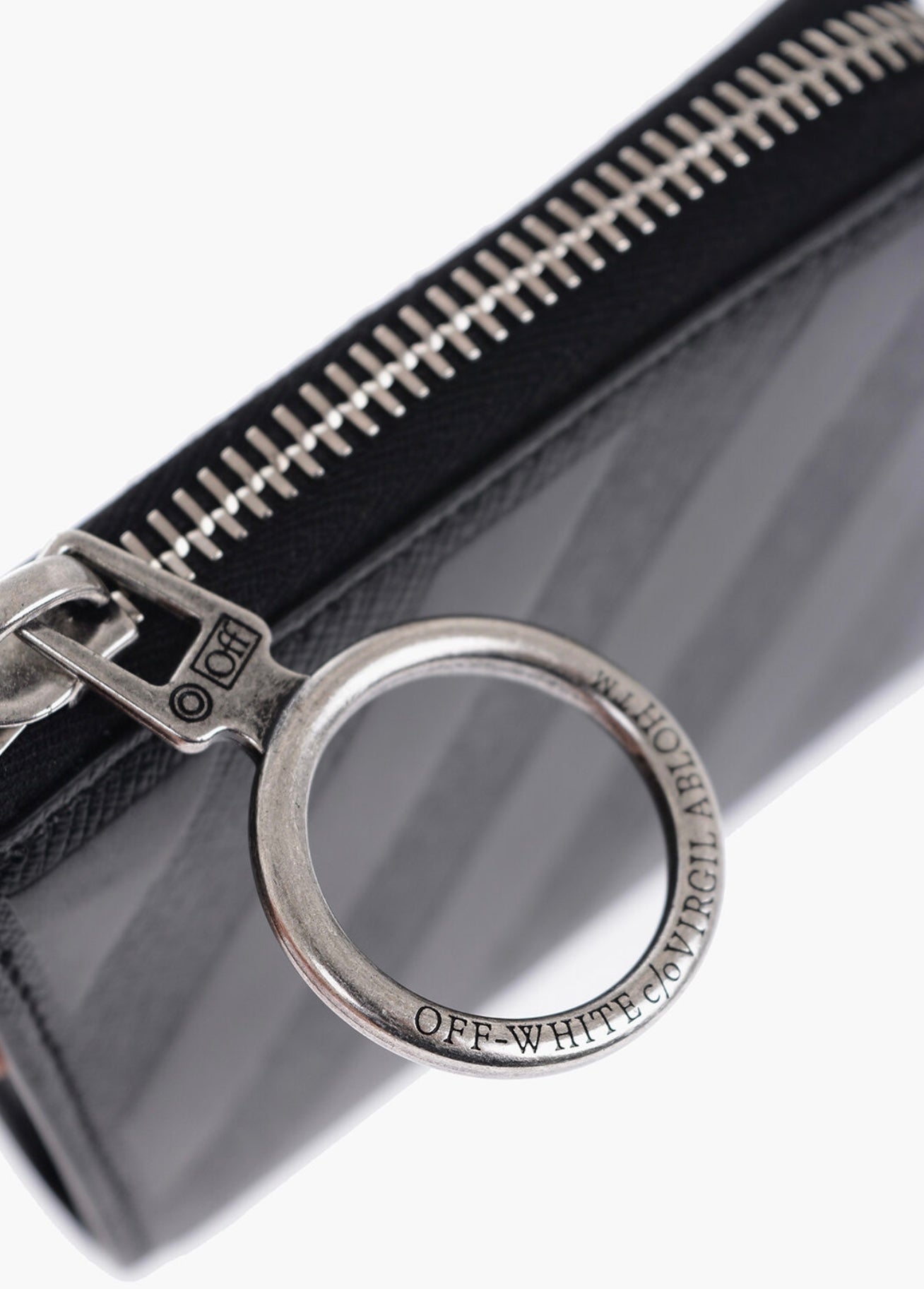 MONEDERO OFF-WHITE LEATHER SAFFIANO ZIP CLOSURE
