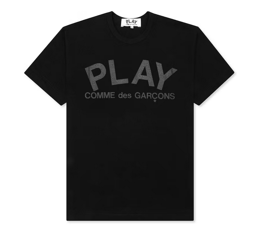 CAMISETA COMME DES GARÇONS PLAY BLACK TEXT