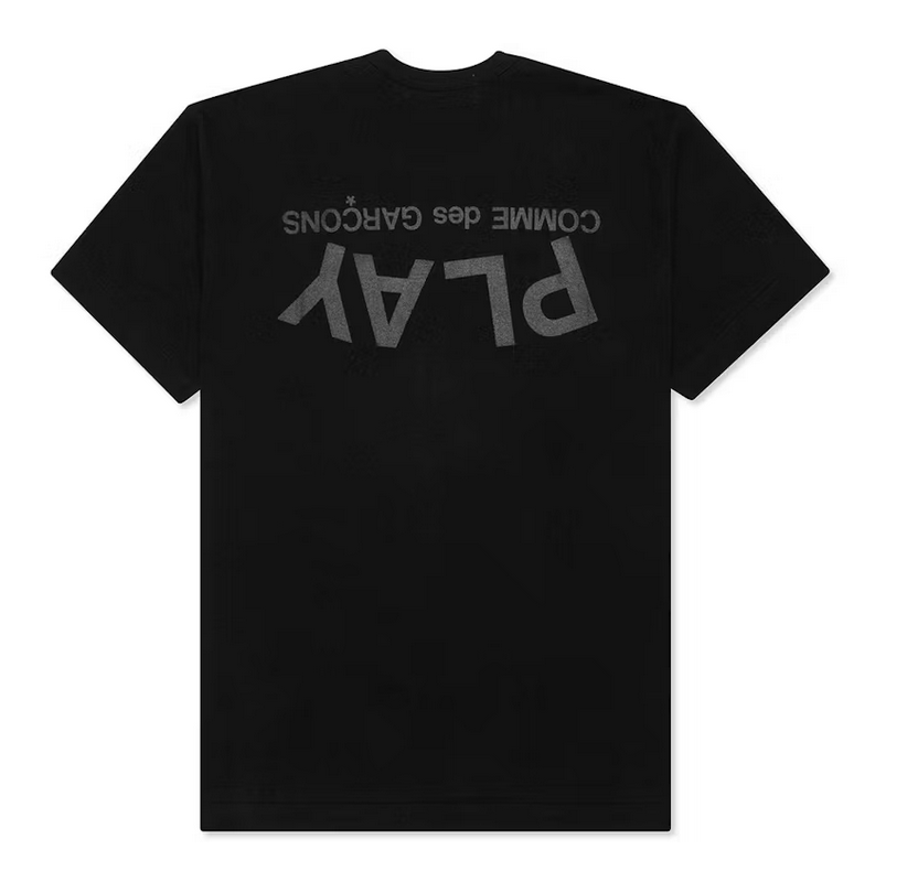 CAMISETA COMME DES GARÇONS PLAY BLACK TEXT